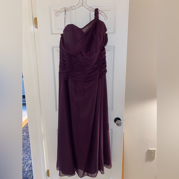 Couture Collection Eggplant Purple Bridesmaid Dress, size 22, minor alterations - Picture 1 of 5